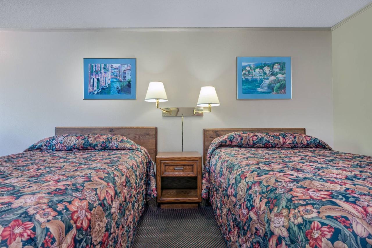 Knights Inn Columbus/Franklinton Ngoại thất bức ảnh