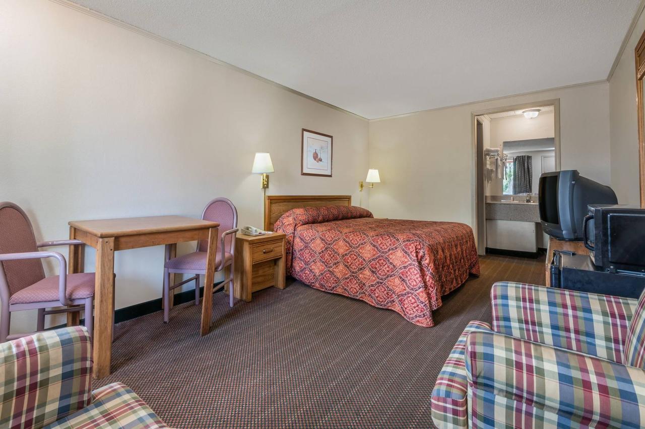 Knights Inn Columbus/Franklinton Ngoại thất bức ảnh